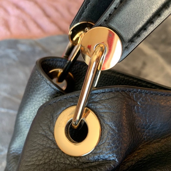 Michael Kors Raven Large Leather Shoulder Bag - Picture 4 of 13